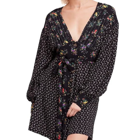 Free People Dresses & Skirts - ✨HP✨FP Wonderland Floral Dress
